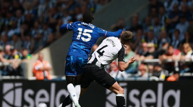 cucurella-toan-doi-chelsea-buon-ba-va-phai-dung-day-sau-the-do-jackson