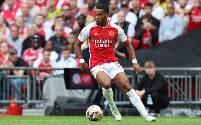 jurrien-timber-len-ban-mo-arteta-lo-ngai-vang-mat