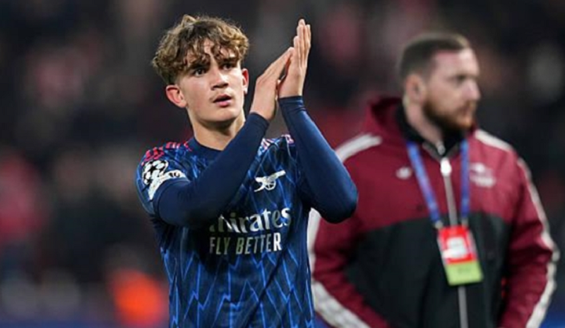 max-dowman-lap-ky-tich-lich-su-cung-arsenal-tai-dau-truong