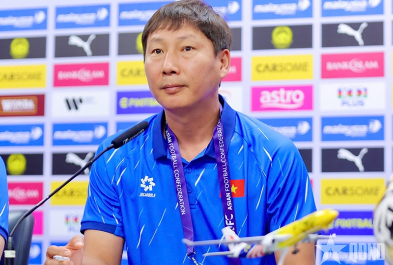 tuyen-viet-nam-tang-cuong-la-chan-hlv-kim-sang-sik-tinh-goi-6-trung-ve-cho-tran-gap-malaysia