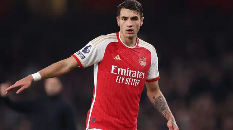 arsenal-dung-truoc-khoan-thu-nho-tu-thuong-vu-jakub-kiwior