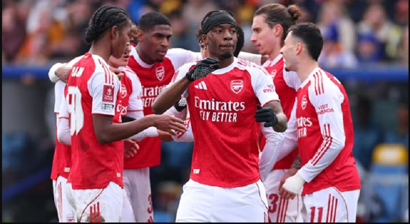 madueke-toa-sang-dung-luc-arsenal-cham-cot-moc-100-ban-mua-nay