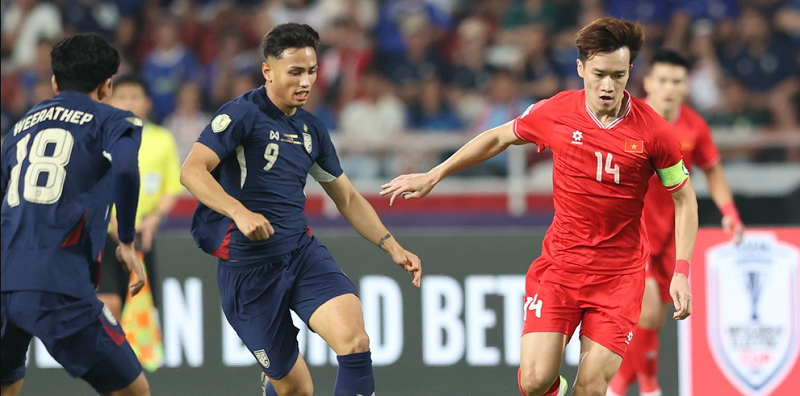 viet-cuong-tao-suc-ep-moi-tren-hang-cong