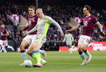 Burnley vs Manchester City (02:00 – 23/04)